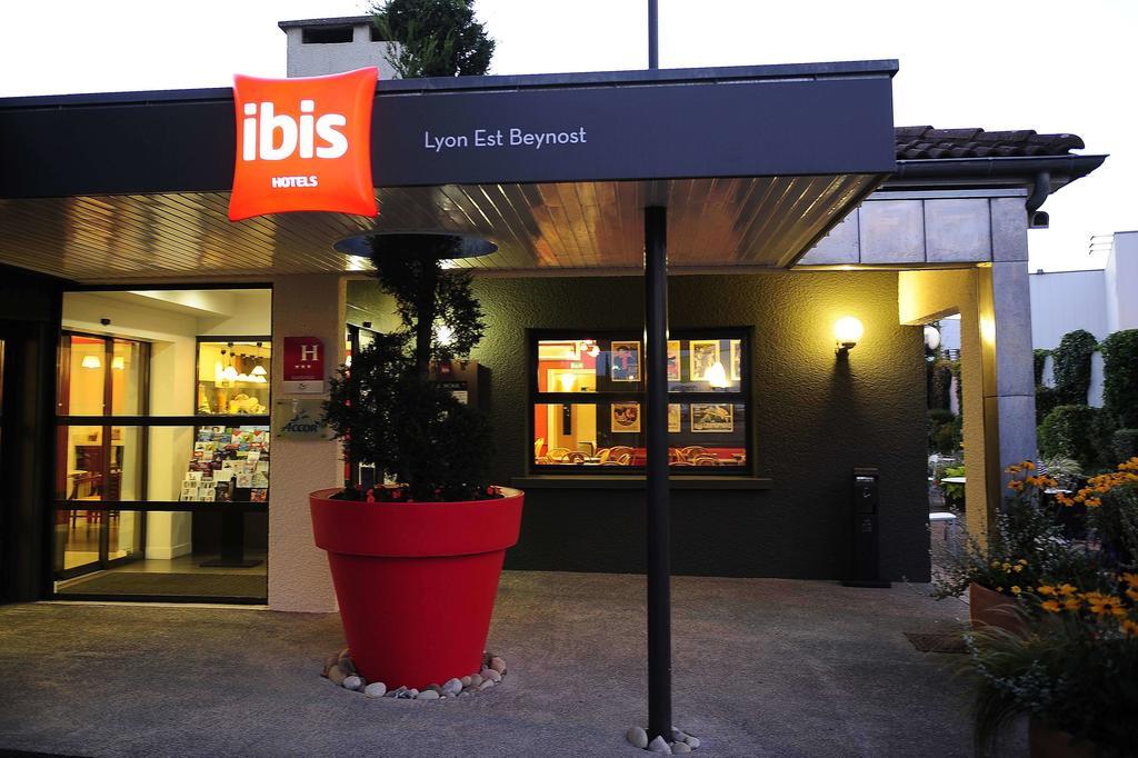 Ibis Lyon Est Beynost Hotel Exterior photo